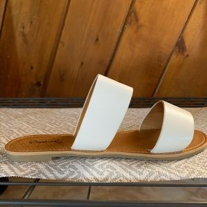 ⭐️ NWOT qupid Athena faux leather slide sandals